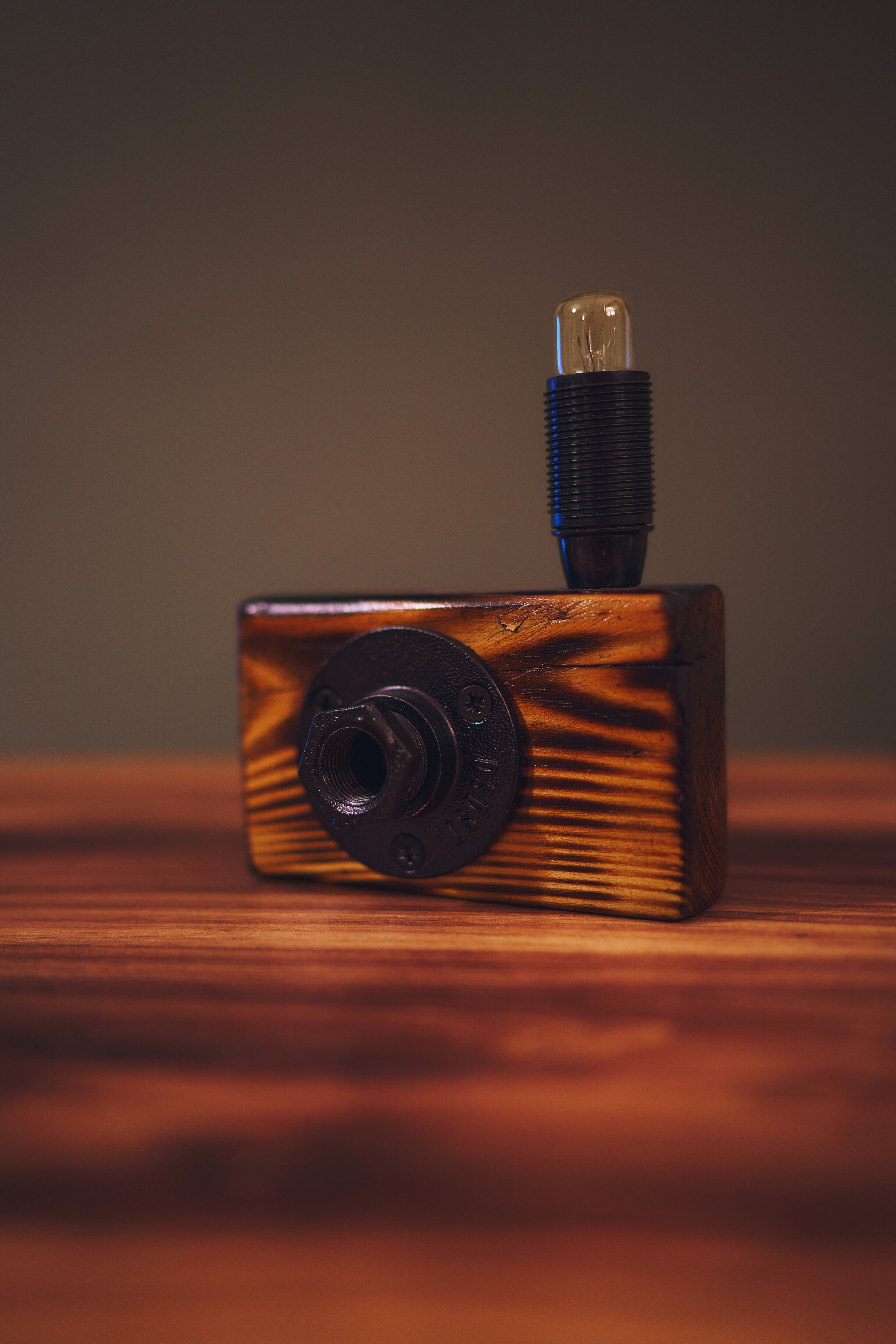 Vintage Kamera Masa Lambası