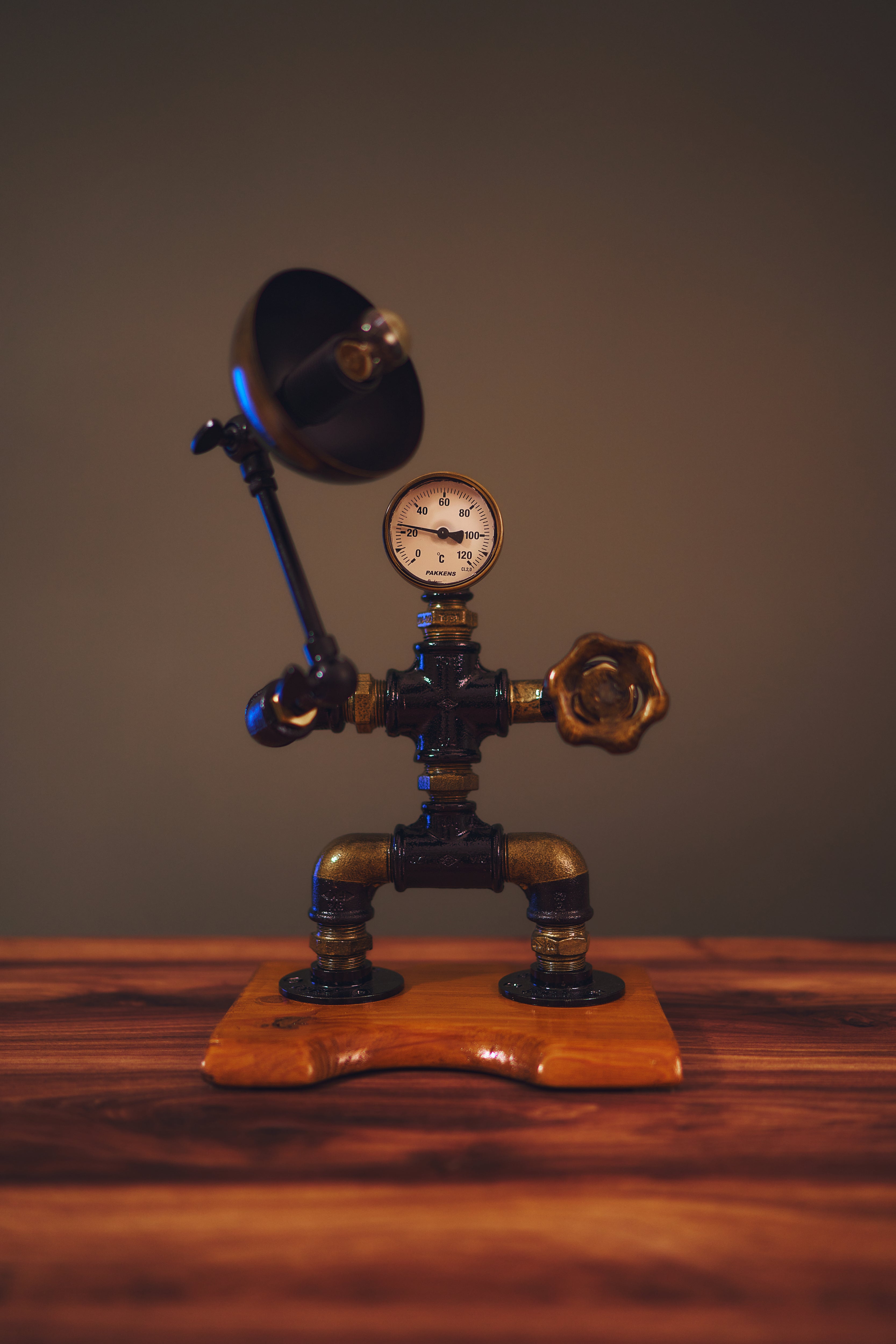 Man-ometre Masa Lambası