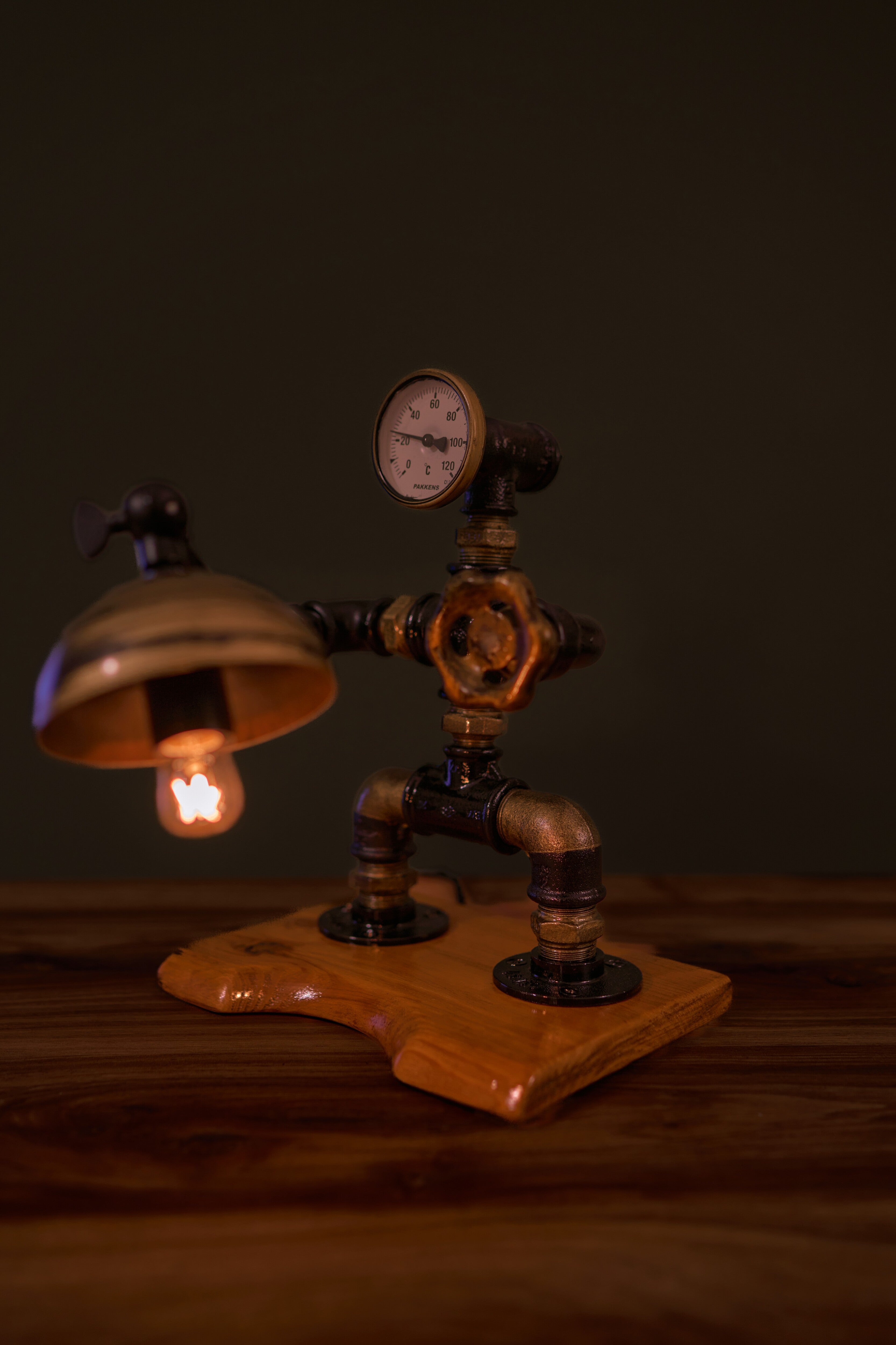 Man-ometre Masa Lambası