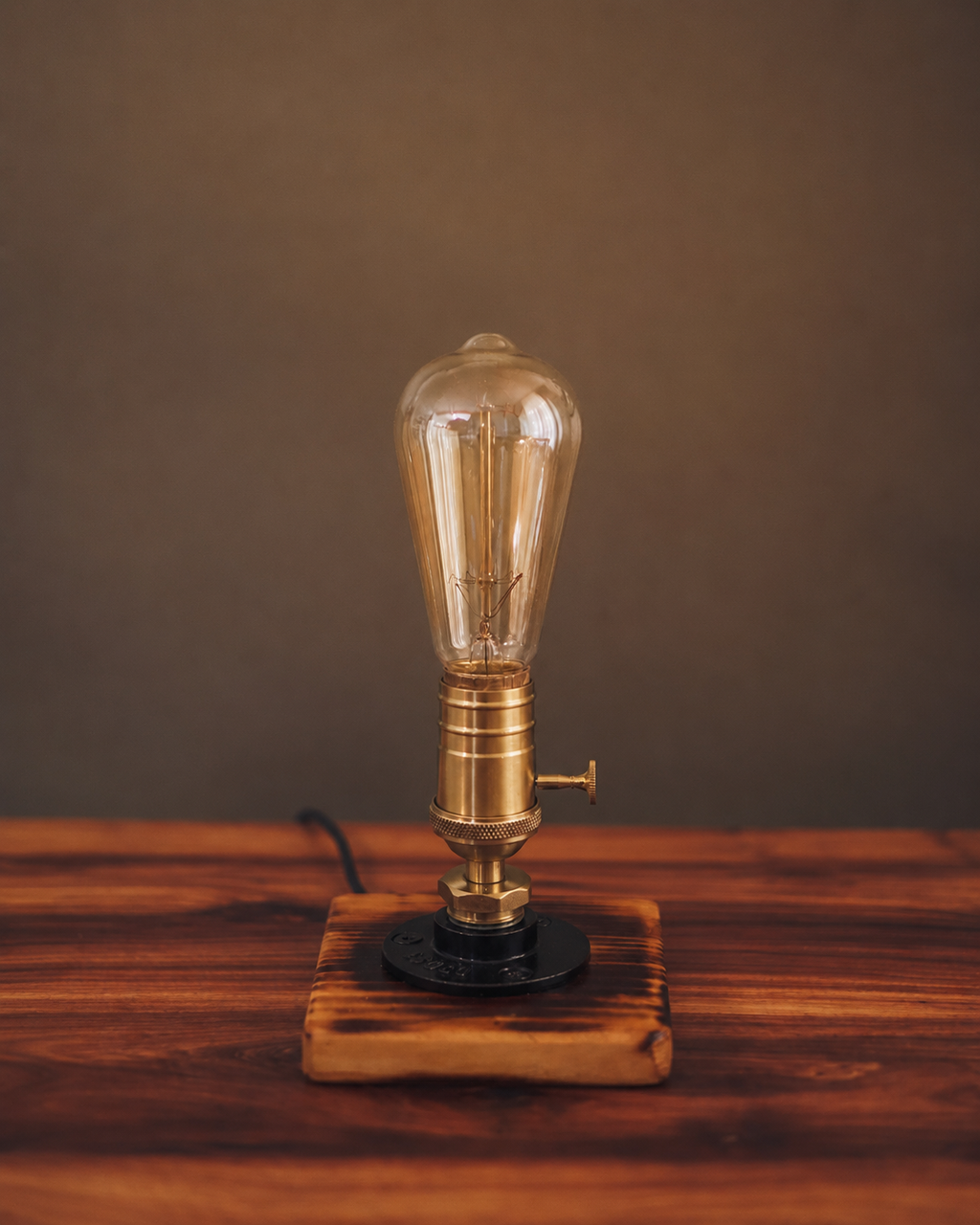 Edison Masa Lambası